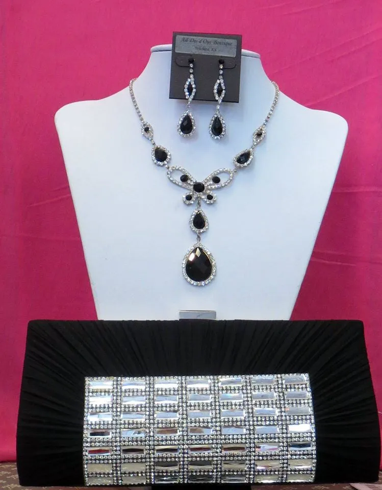 ADO | Teardrop Butterfly Necklace Black