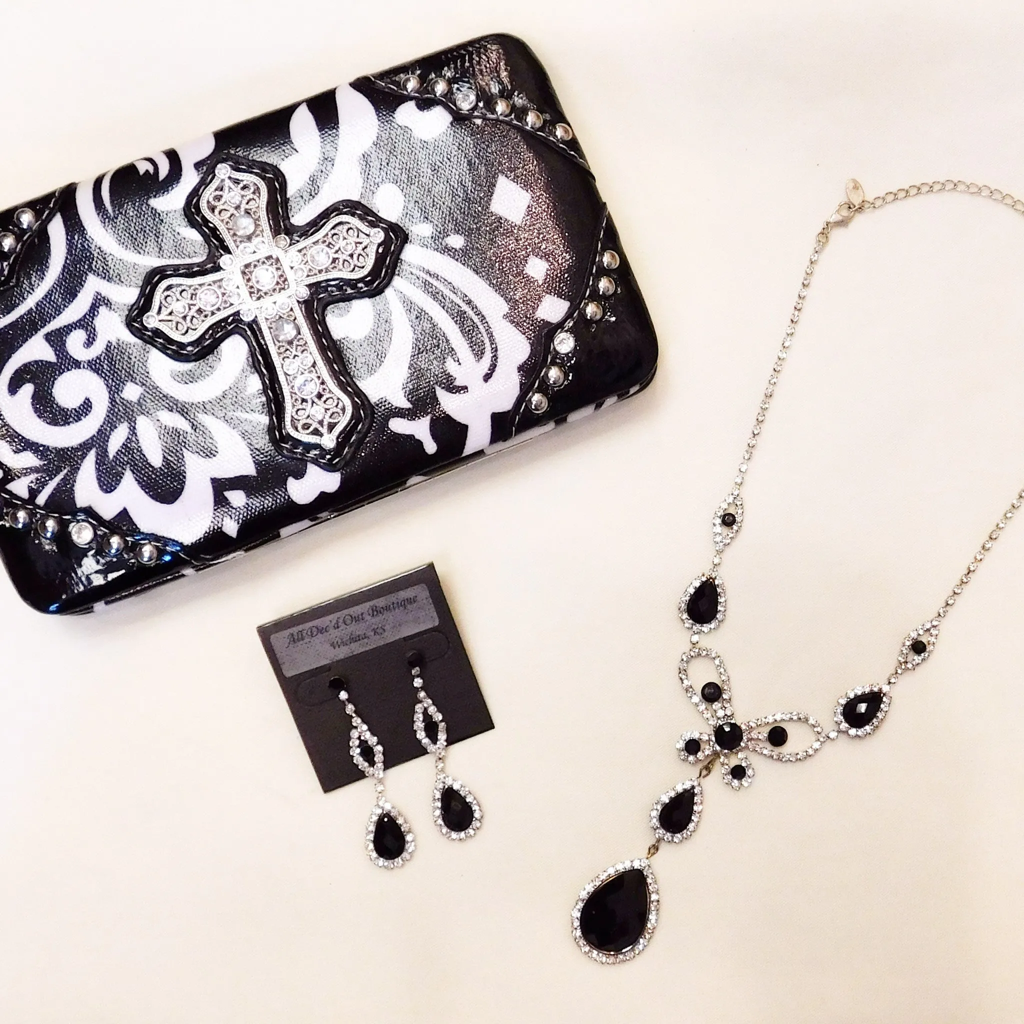 ADO | Teardrop Butterfly Necklace Black