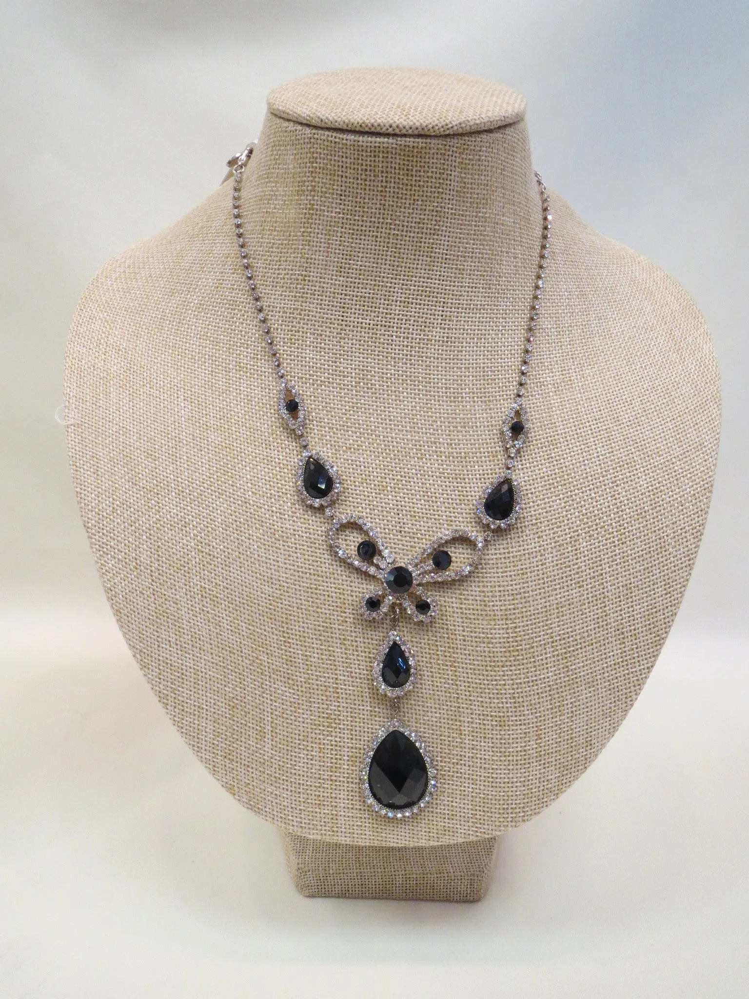 ADO | Teardrop Butterfly Necklace Black