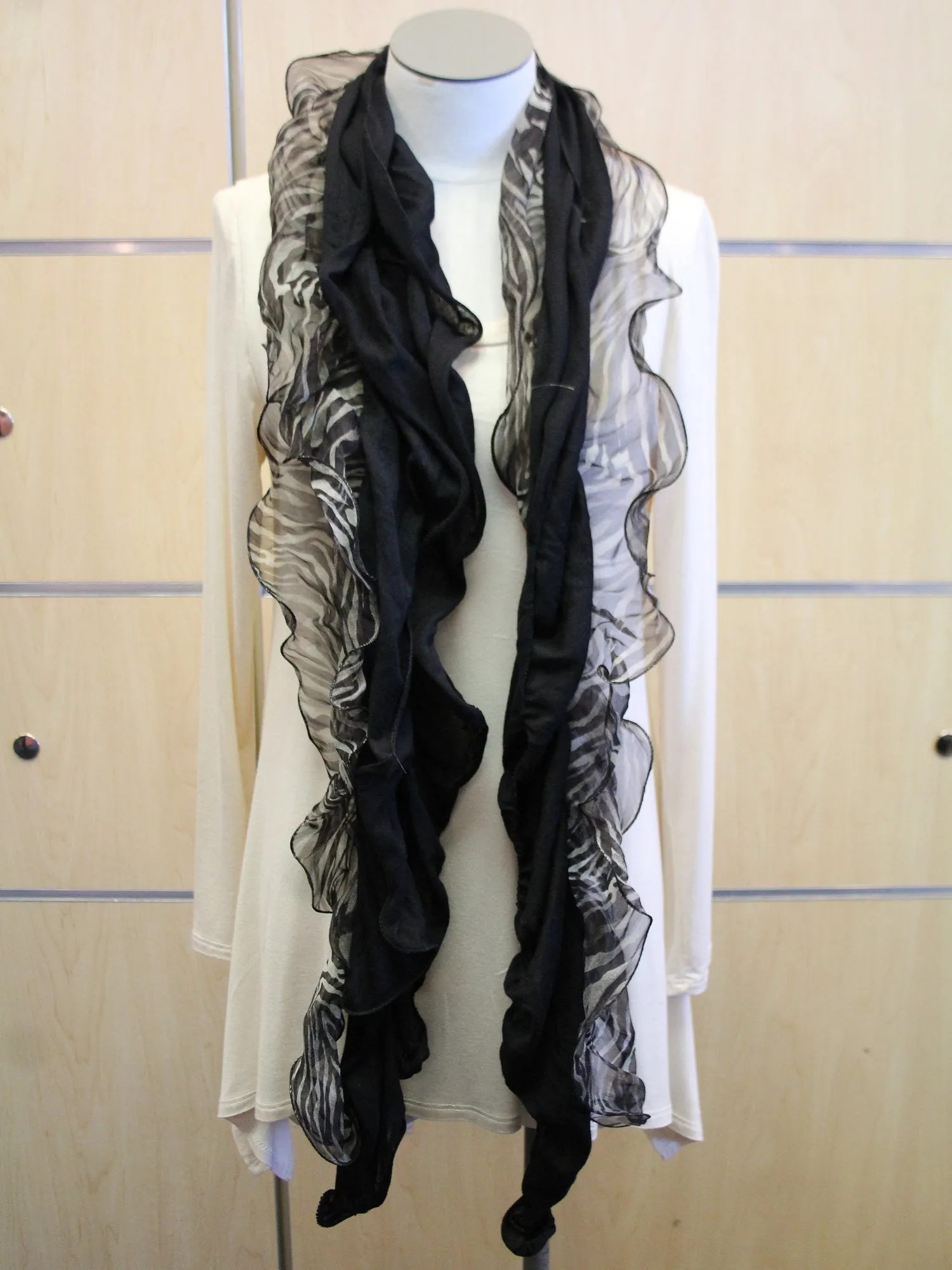 ADO | Wrap Ruffle Scarf Black Zebra