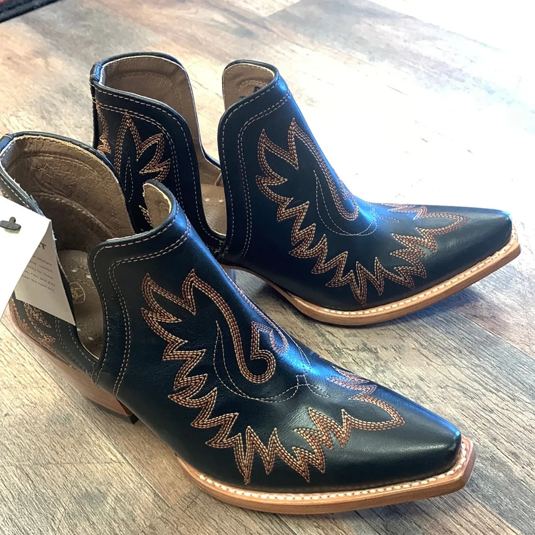ARIAT WOMEN'S DIXON BROOKLYN FASHION BOOTIES - SNIP TOE