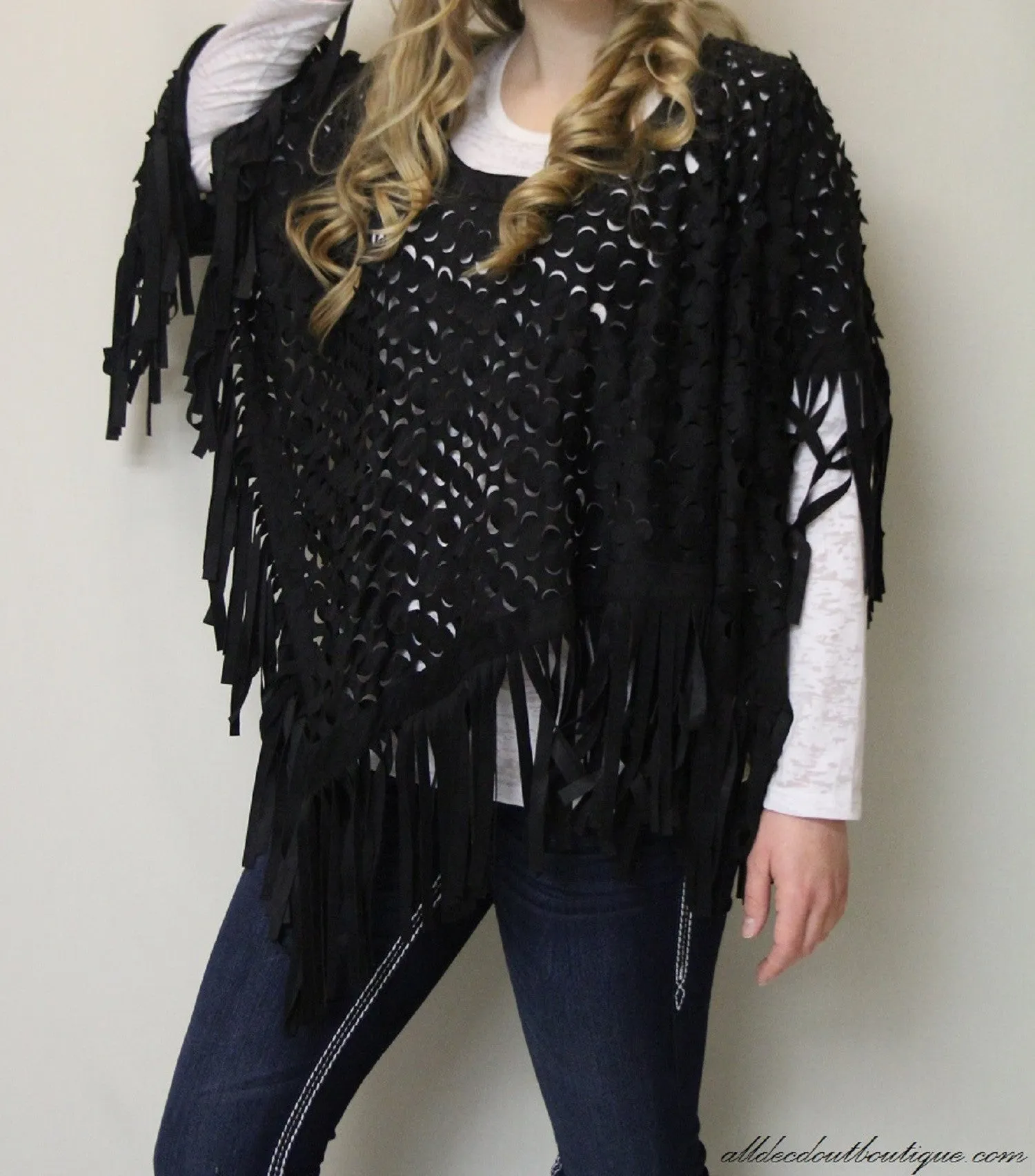 Firmiana | Scarf Poncho Black