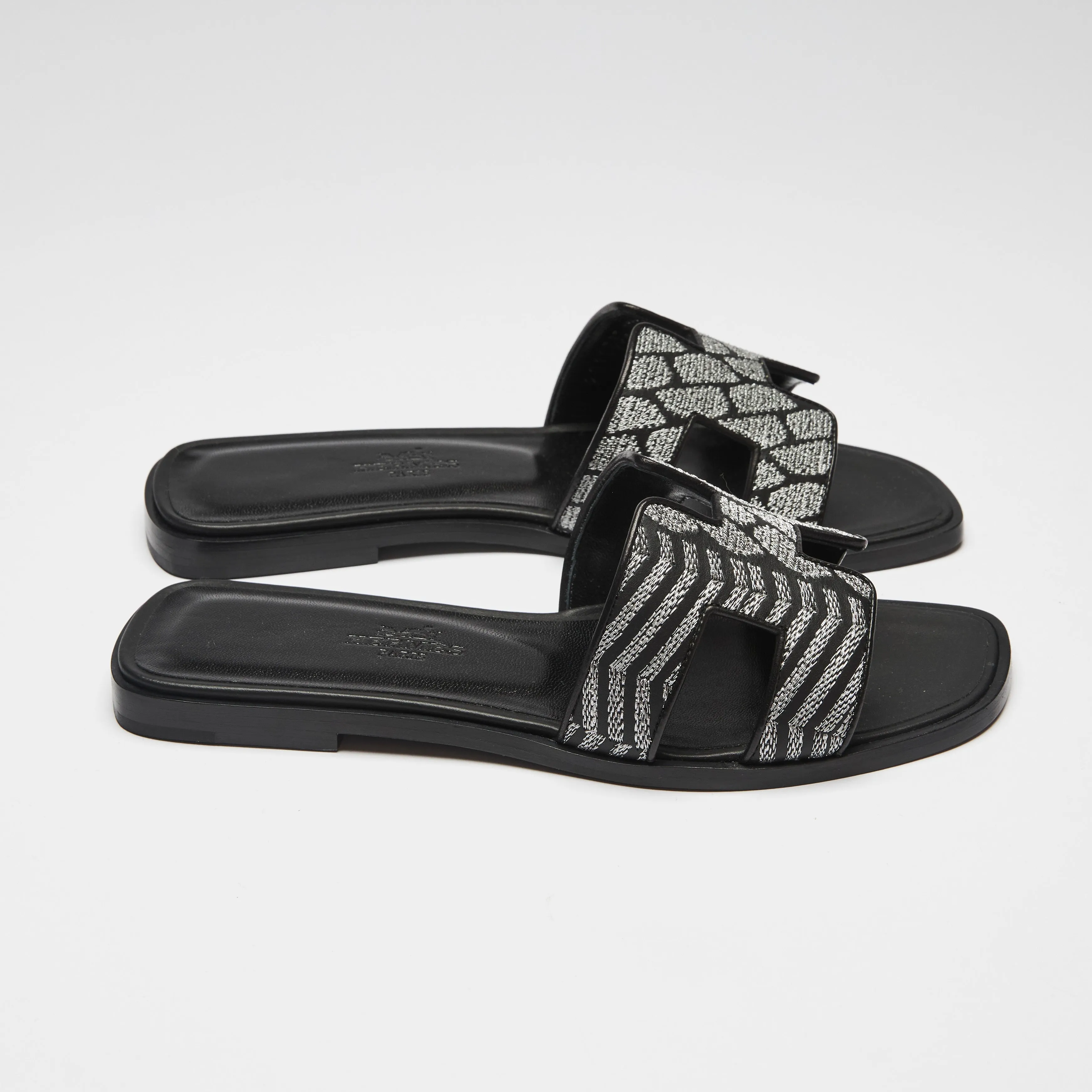 Hermes Limited Edition Silver Embroidered Oran Sandals Size 35