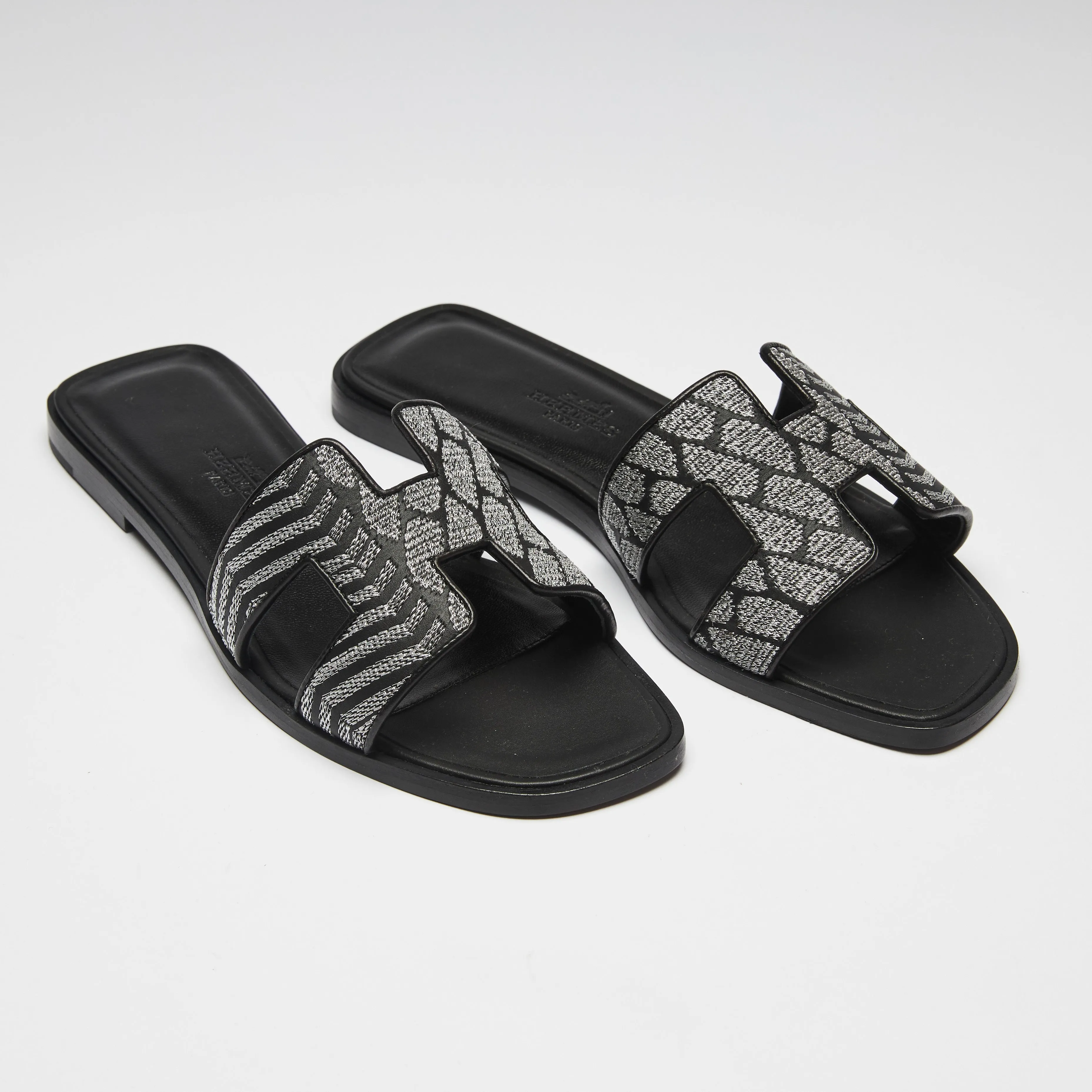 Hermes Limited Edition Silver Embroidered Oran Sandals Size 35