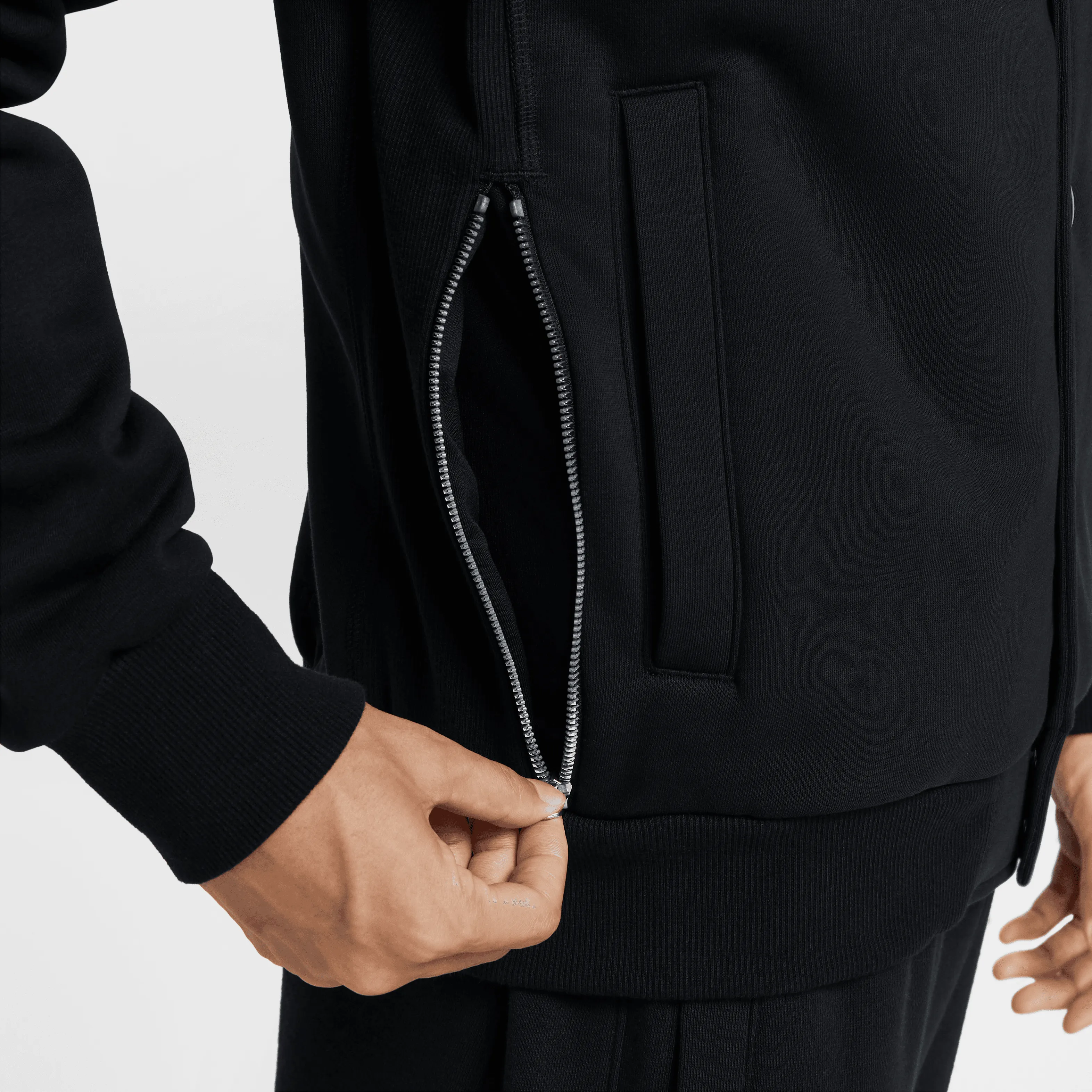 Nike LeBron Men's Standard Issue Therma-FIT Basketball Jacket