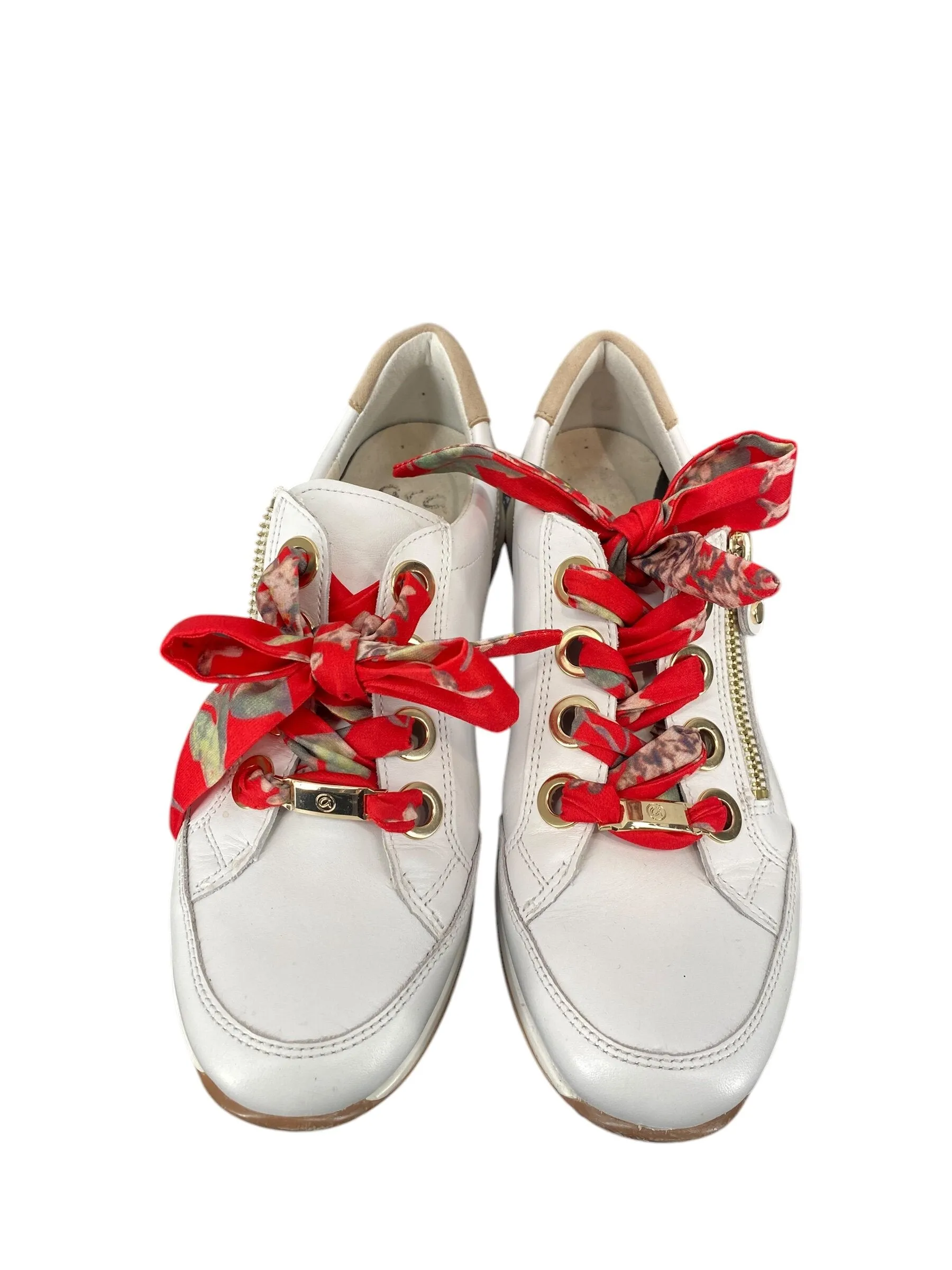 Shoes Sneakers By Clothes Mentor  Size: 6
