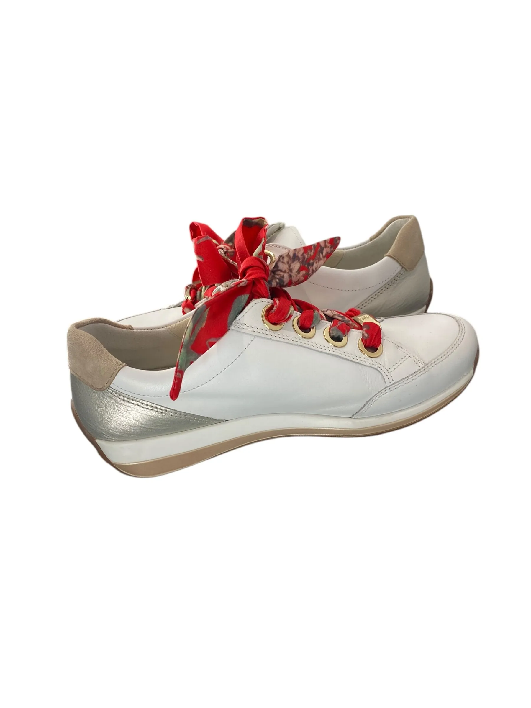 Shoes Sneakers By Clothes Mentor  Size: 6