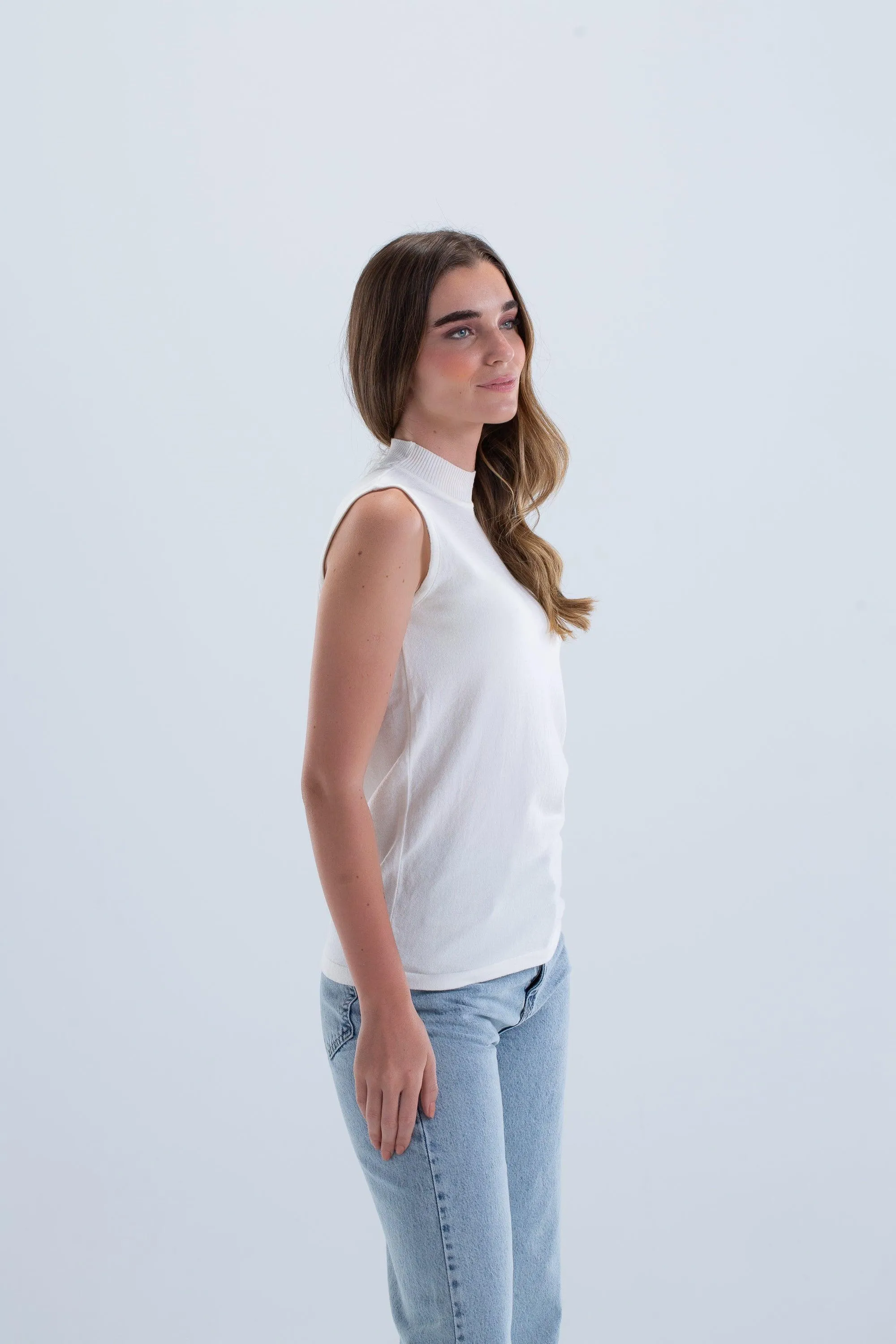 Slim Fit Sleeveless Pullover