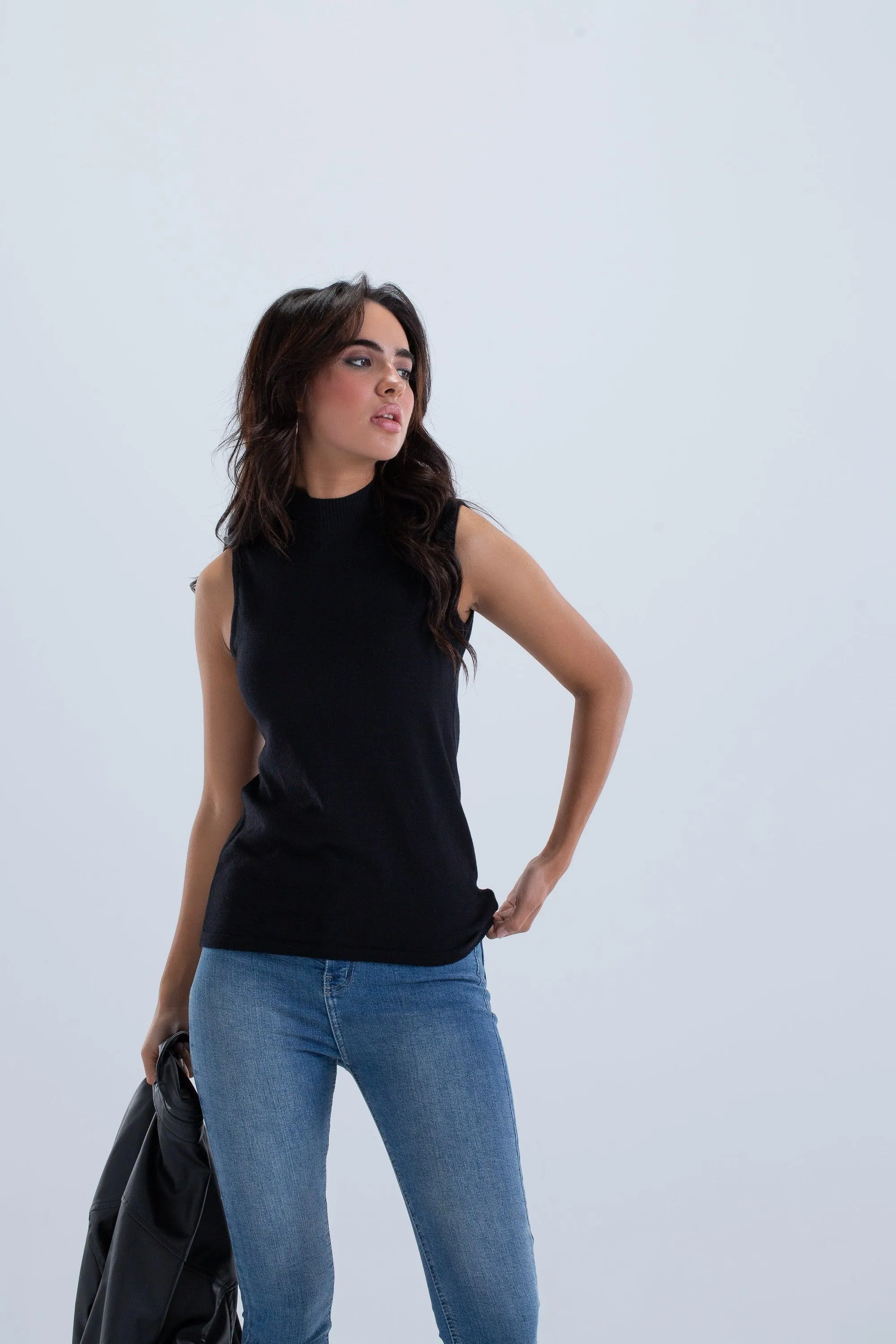 Slim Fit Sleeveless Pullover