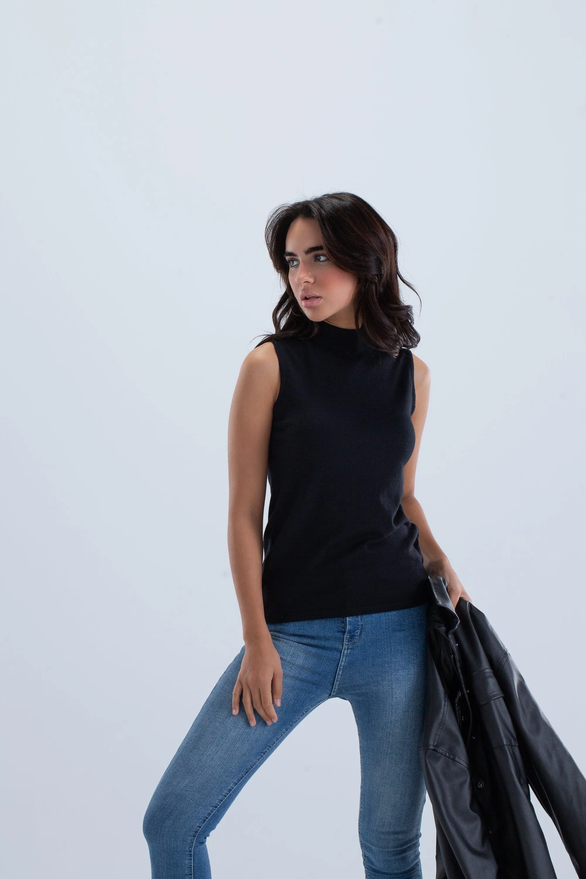 Slim Fit Sleeveless Pullover