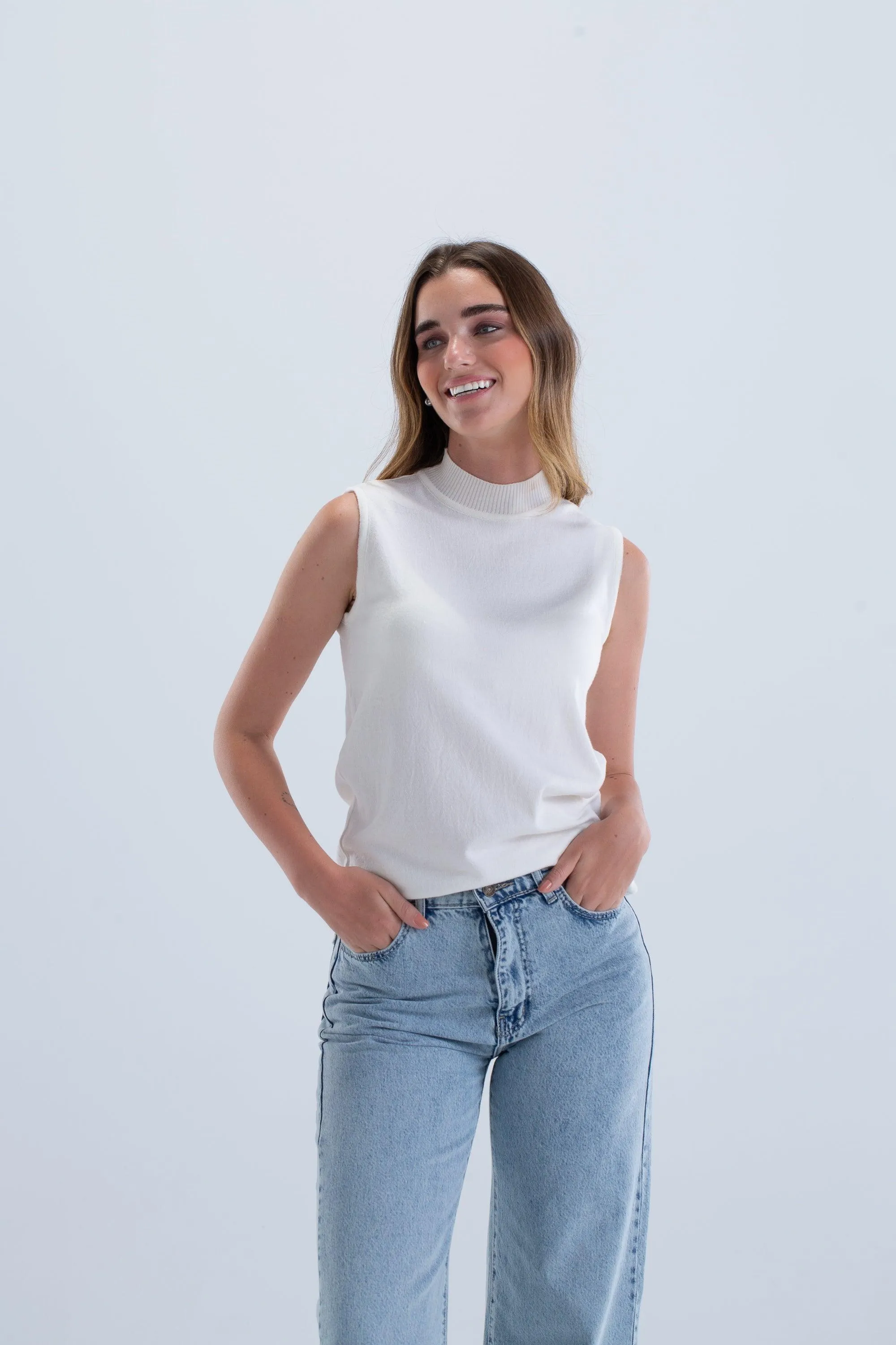 Slim Fit Sleeveless Pullover